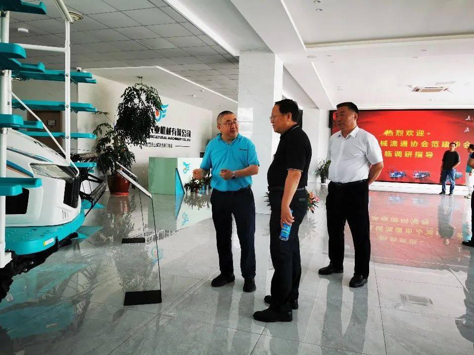 中國(guó)農(nóng)業(yè)機(jī)械流通協(xié)會(huì)會(huì)長(zhǎng)范建華來(lái)廠走訪調(diào)研